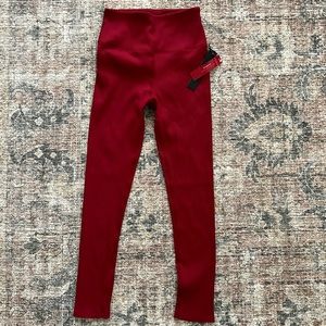 Carbon 38 deep red legging